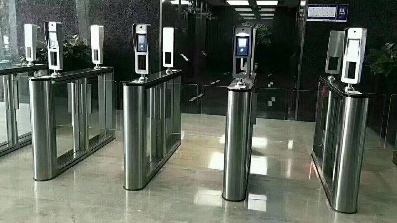 人臉識(shí)別、人證合一。   中科易達(dá)人臉識(shí)別門(mén)禁系統(tǒng)|訪客機(jī)|考勤機(jī)